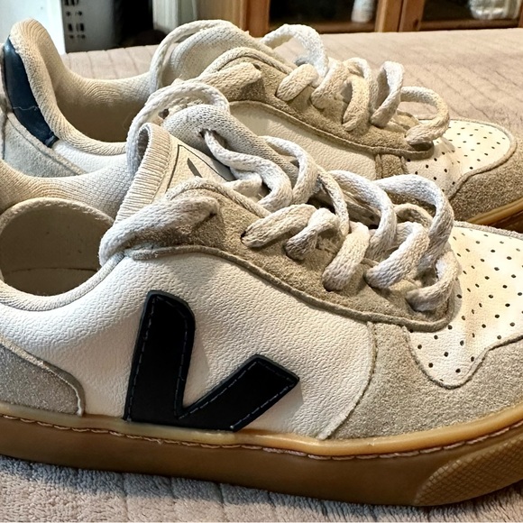 White and blue veja sneakers - Picture 2 of 6